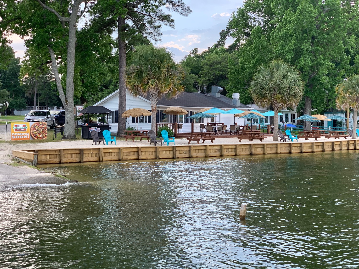 Lakeside Paradise Restaurant and Bubba's Bait & Tackle are on the Lake